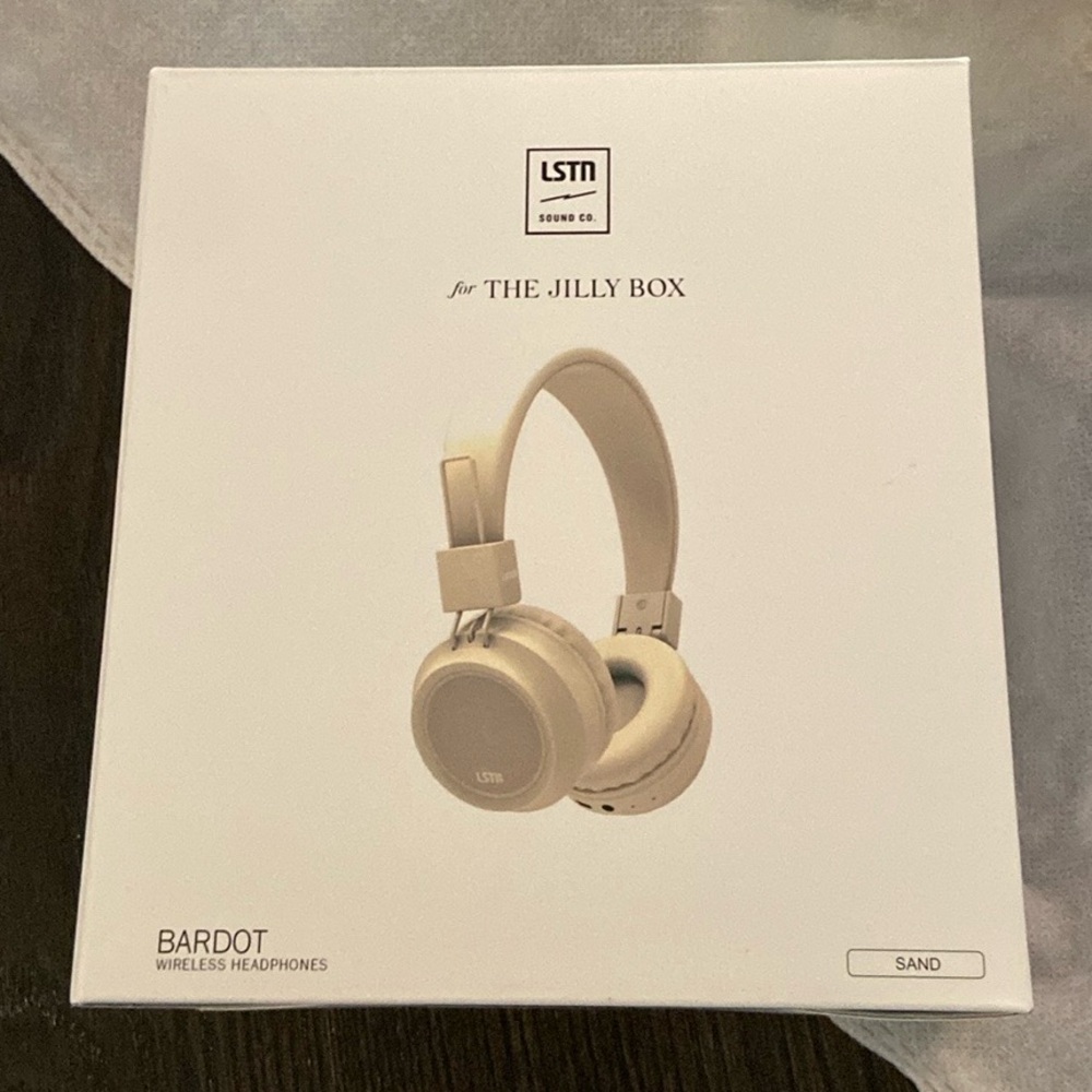 ⭐️Host Pick⭐️ Jillian Harris / The Jilly Box - Headphones
